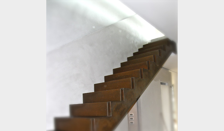 Bronze Staircase: Scala in ferro rivestita in riporto di bronzo fuso acidato. Progetto Arch Ezio Riva