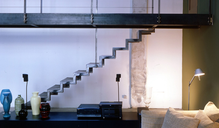 Steel Raw Staircase: Scala e soppalchi in ferro grezzo. Progetto Arch. Ezio Riva